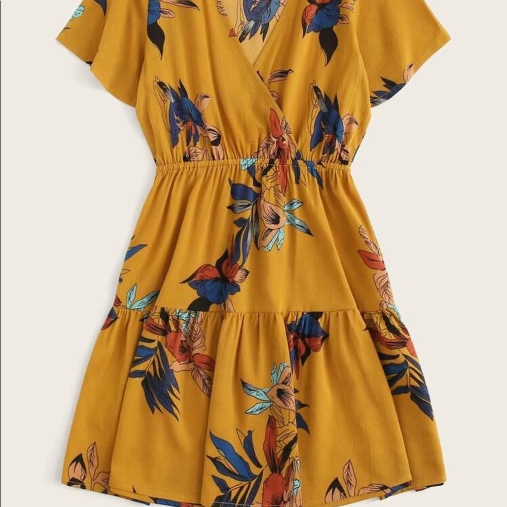 Plus size Surplice Front Floral print dress 💛🌻
